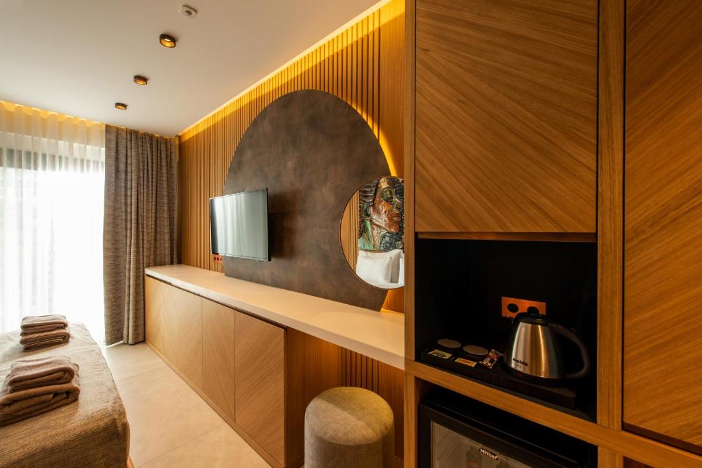 Příslušenství pro přípravu čaje a kávy v ubytování Casa Mimas Hotel