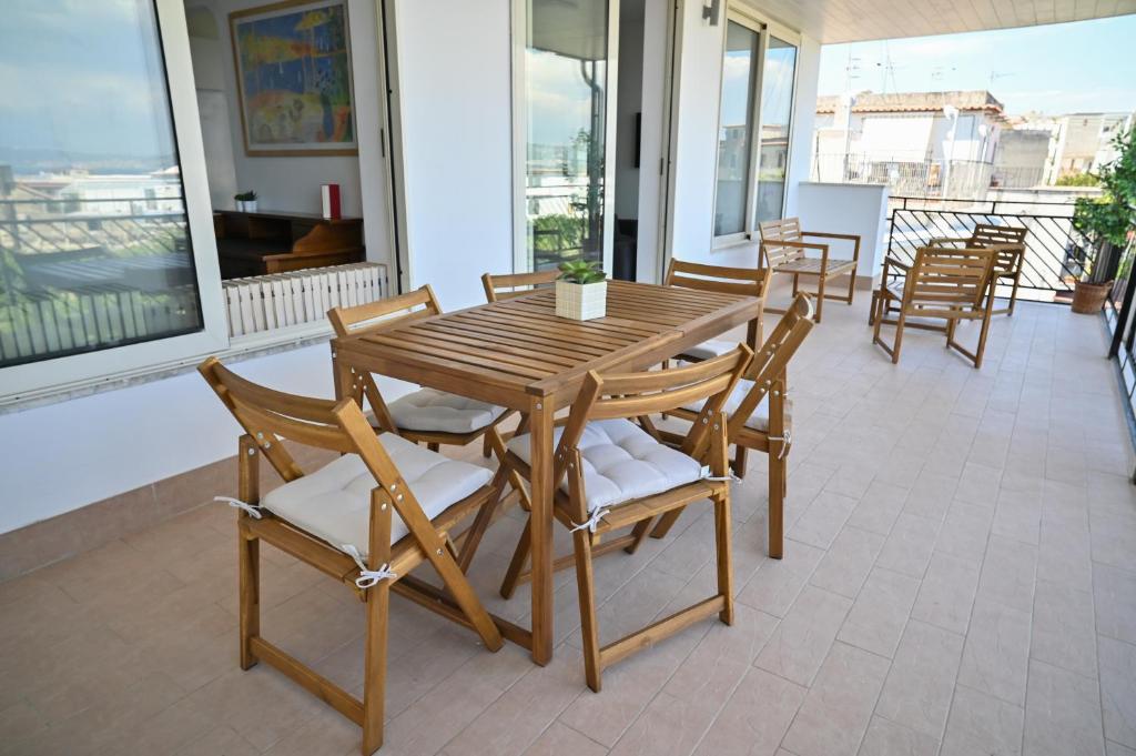 Balkón nebo terasa v ubytování FRONTEMARE Suites