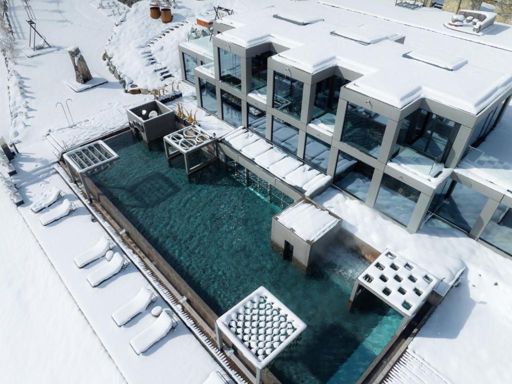 Bazén v ubytování MOHR life resort nebo v jeho okolí