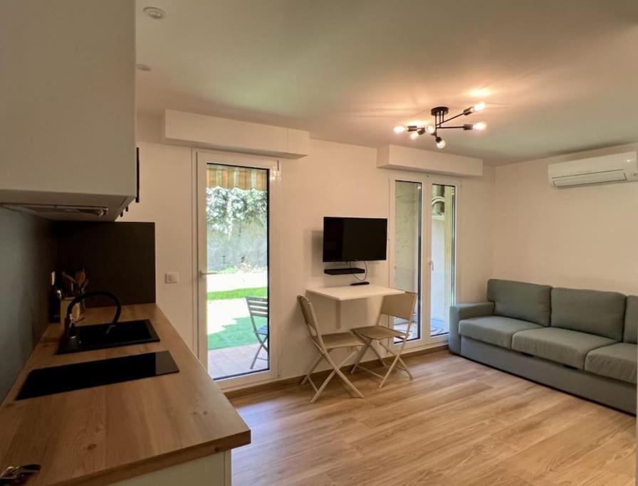 Photo de la galerie de l'établissement Studio with Garden Beach by walk, à Cagnes-sur-Mer