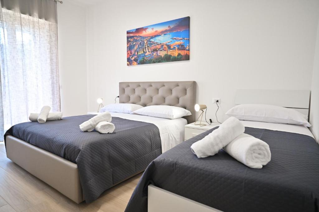 Postel nebo postele na pokoji v ubytování FRONTEMARE Suites