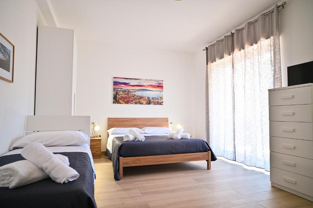 Postel nebo postele na pokoji v ubytování FRONTEMARE Suites