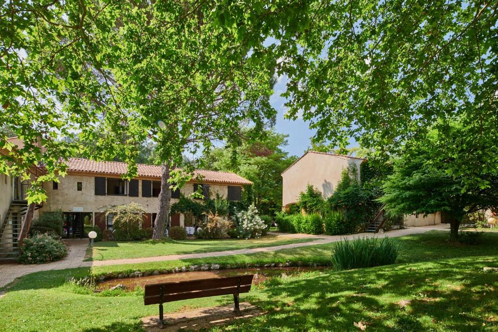 Zahrada ubytování Club Vacances Bleues Domaine de Château Laval