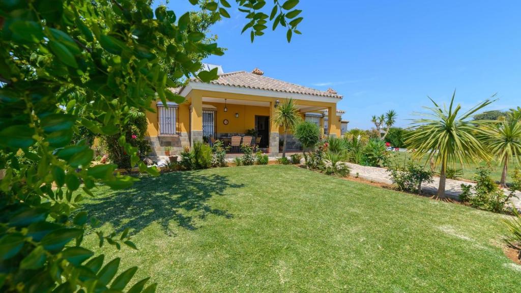 Vonkajšia záhrada v ubytovaní Casa Quintero 4 dorm Conil de la Frontera by Ruralidays