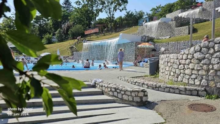 Swimmingpoolen hos eller tæt på AS Emporio Omega 2