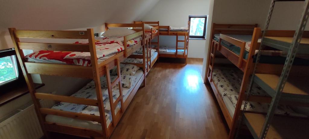 Voodi või voodid majutusasutuse Dom Pristava toas