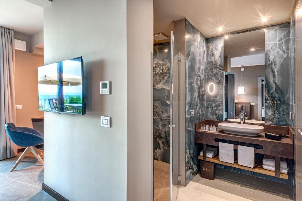 Sky View Garda Lake by Hotel Galvani - Suite Con Terrazza E Vista Lago