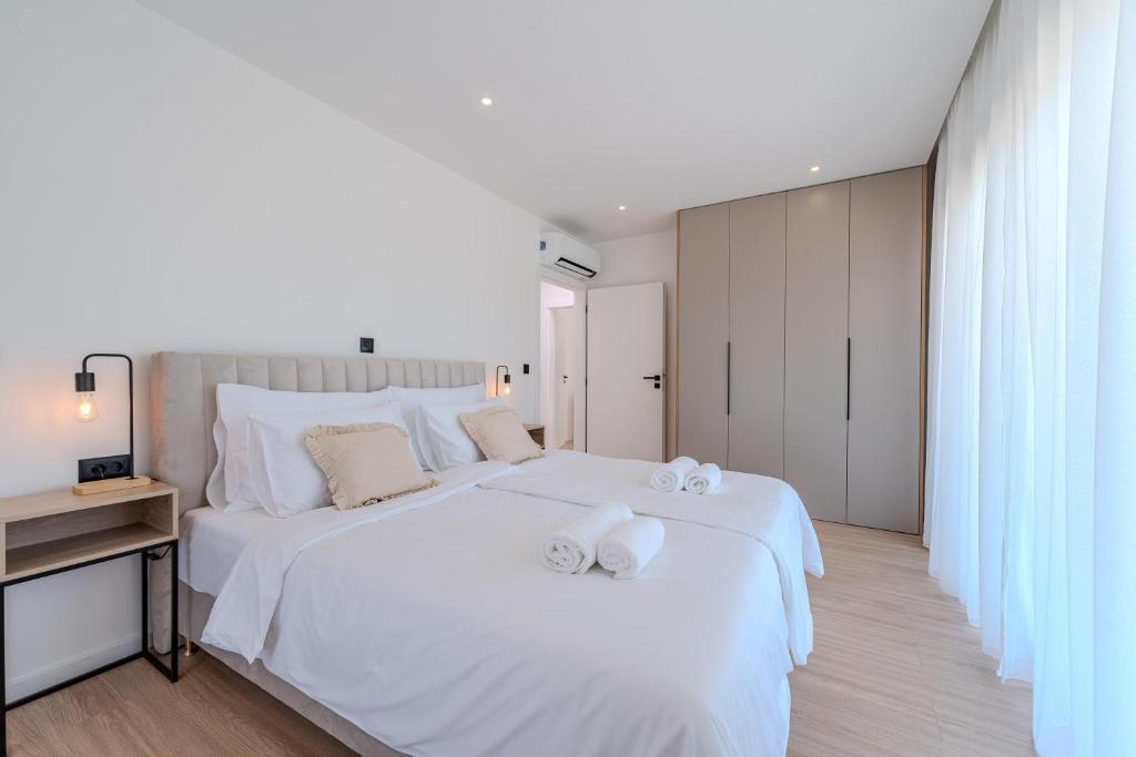 Postel nebo postele na pokoji v ubytování Villa Palazzo by Belmont Realty