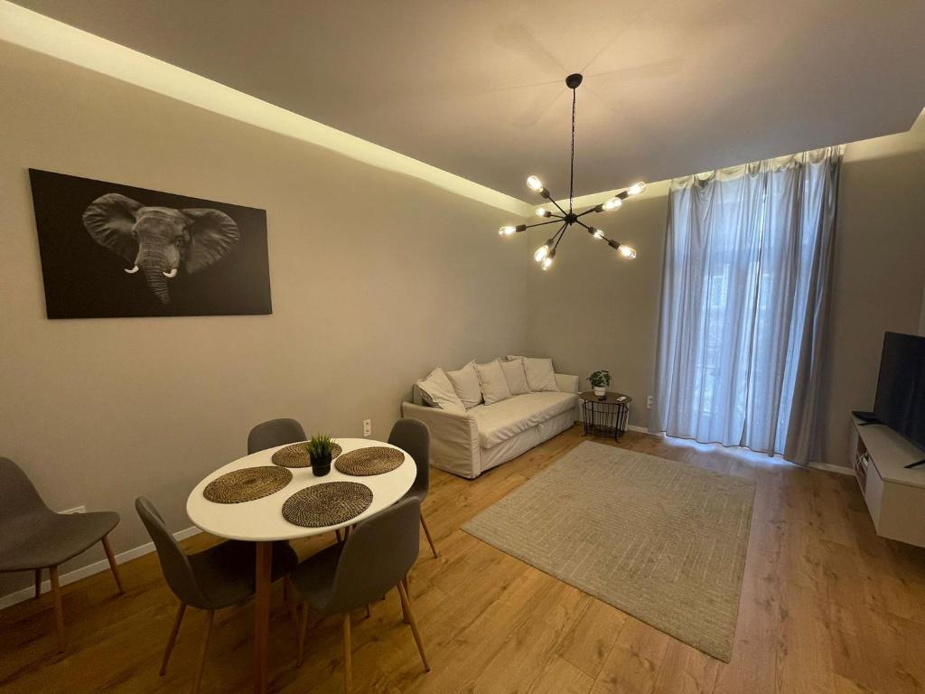 CITY CENTER 2, Cozy and Modern 2br in the city center 1074 Budapest, 47 Dohány utca kép - 1