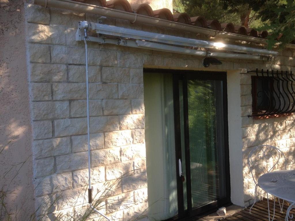 Το κτήριο όπου στεγάζεται  η παραθεριστική κατοικία