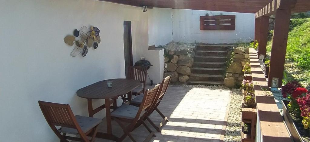 Fotografia z galérie ubytovania Szigligeti Panoráma Apartmanház v destinácii Szigliget