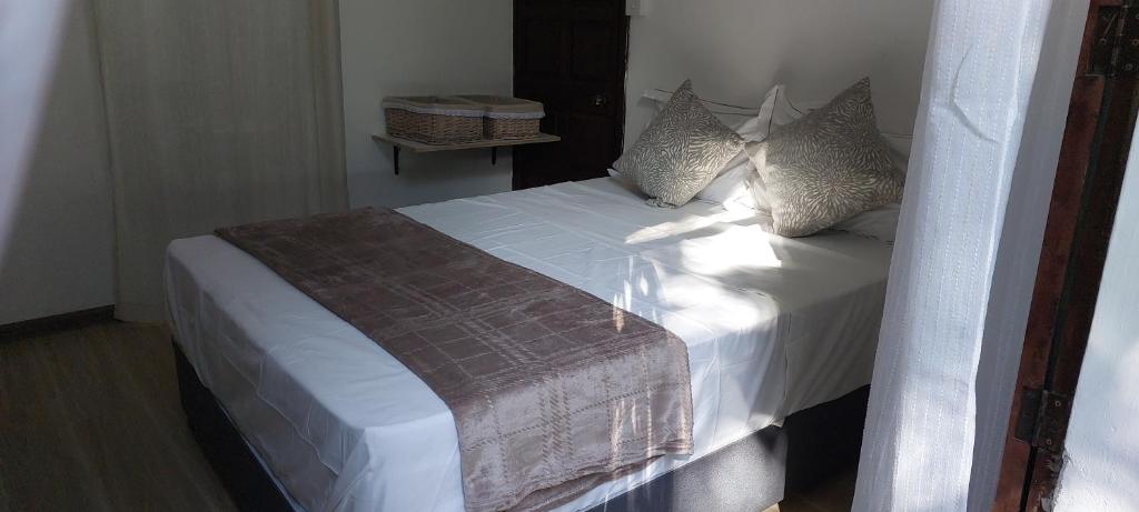 Postel nebo postele na pokoji v ubytování Private Room in Tamarin