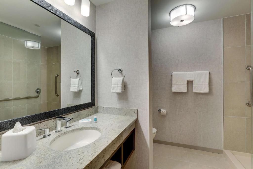 Drury Plaza Hotel Savannah Pooler photo