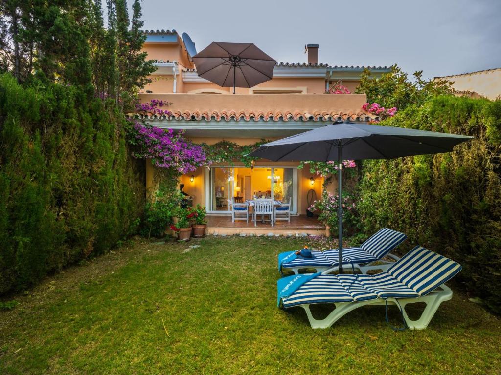 Zahrada ubytování Venalmar first line townhouse, garden, sea views