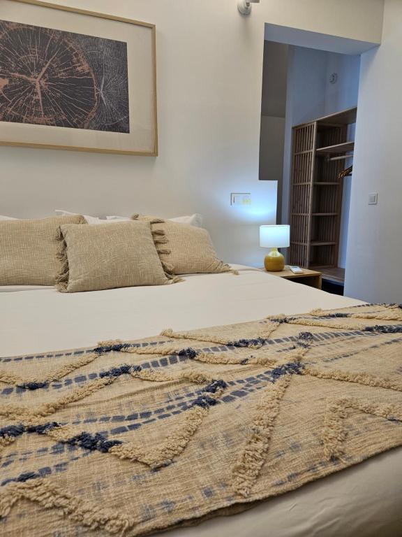 a bedroom with a bed with a blanket on it at Solar de Arrayollos by PURUS in Arraiolos