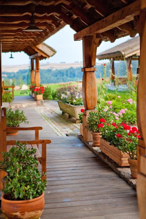 Vonkajšia záhrada v ubytovaní Osada Głęboczek. Vine Resort&Spa