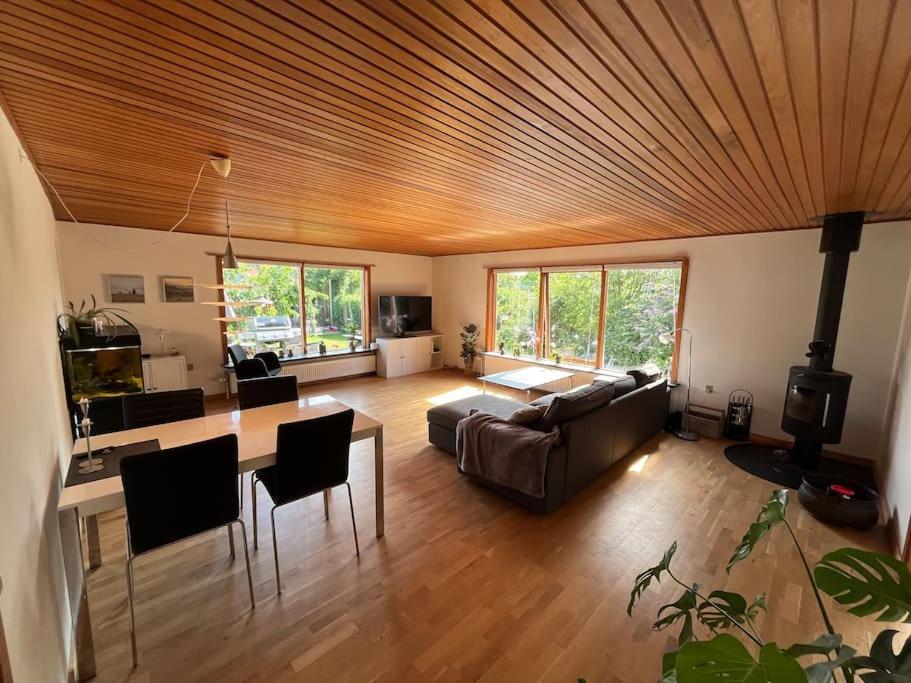 Kuchyň nebo kuchyňský kout v ubytování Charmerende hus i idylliske Lynæs