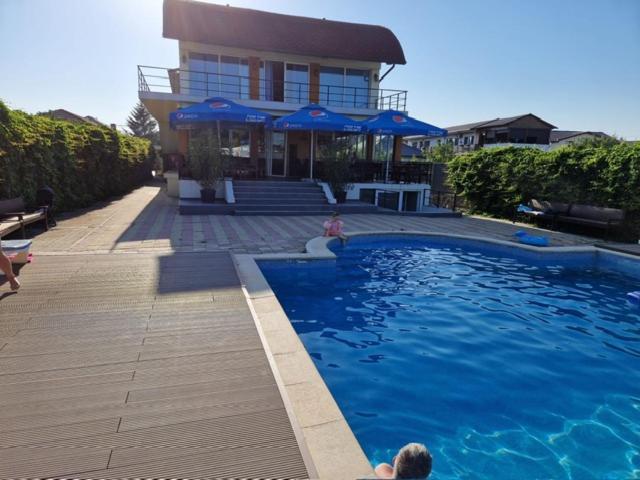 Bazén v ubytování ADMAR Rooms & Restaurant nebo v jeho okolí