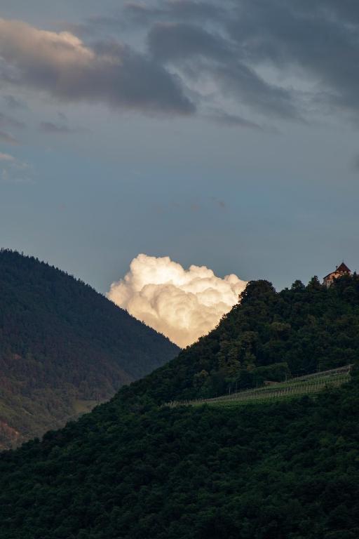 Nespecifikovaný výhled na hory nebo výhled na hory při pohledu z hotelu