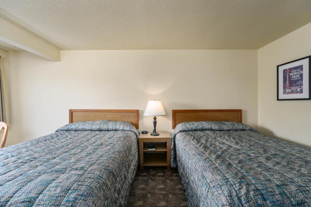Cocusa Motel - Queen Room With Two Queen Beds - Non-Smoking