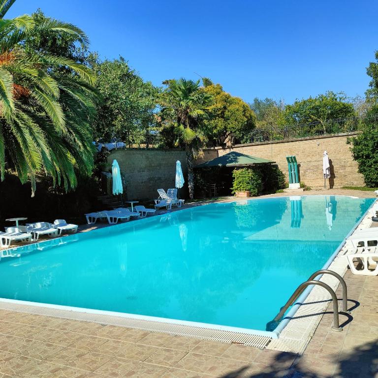 Bazén v ubytování Bio Agriturismo Il Cavone nebo v jeho okolí