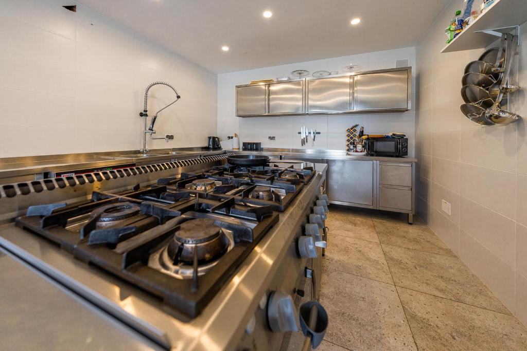 Kuchyň nebo kuchyňský kout v ubytování LAS APARTAMENTY