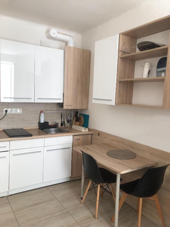 Kuchyň nebo kuchyňský kout v ubytování M&C Apartmans