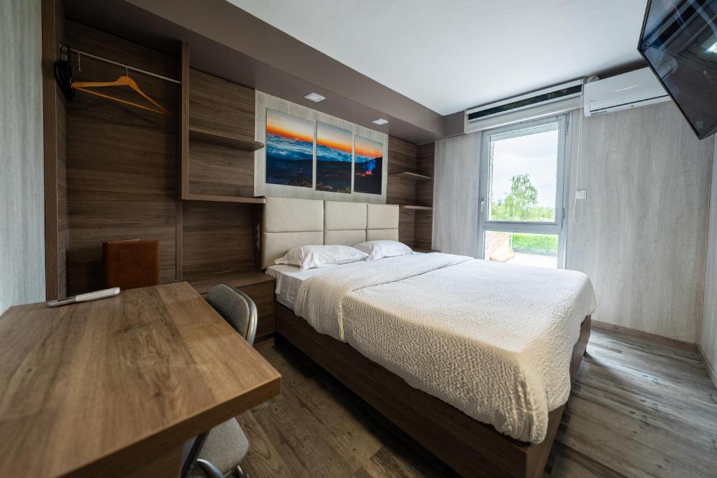 Hôtel La Rocade - Deluxe King Room