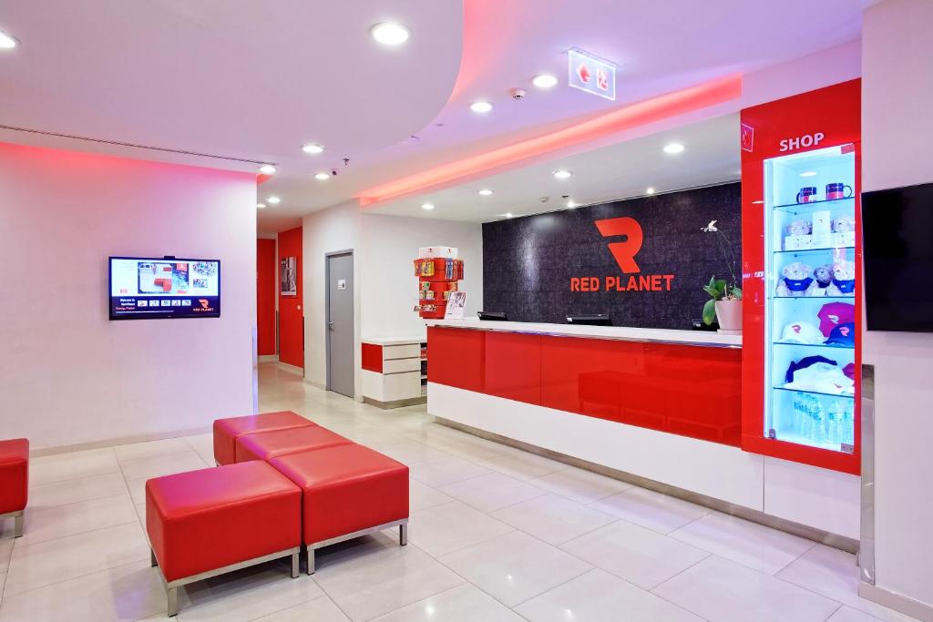 TV a/nebo společenská místnost v ubytování Red Planet Phuket Patong - SHA Extra Plus