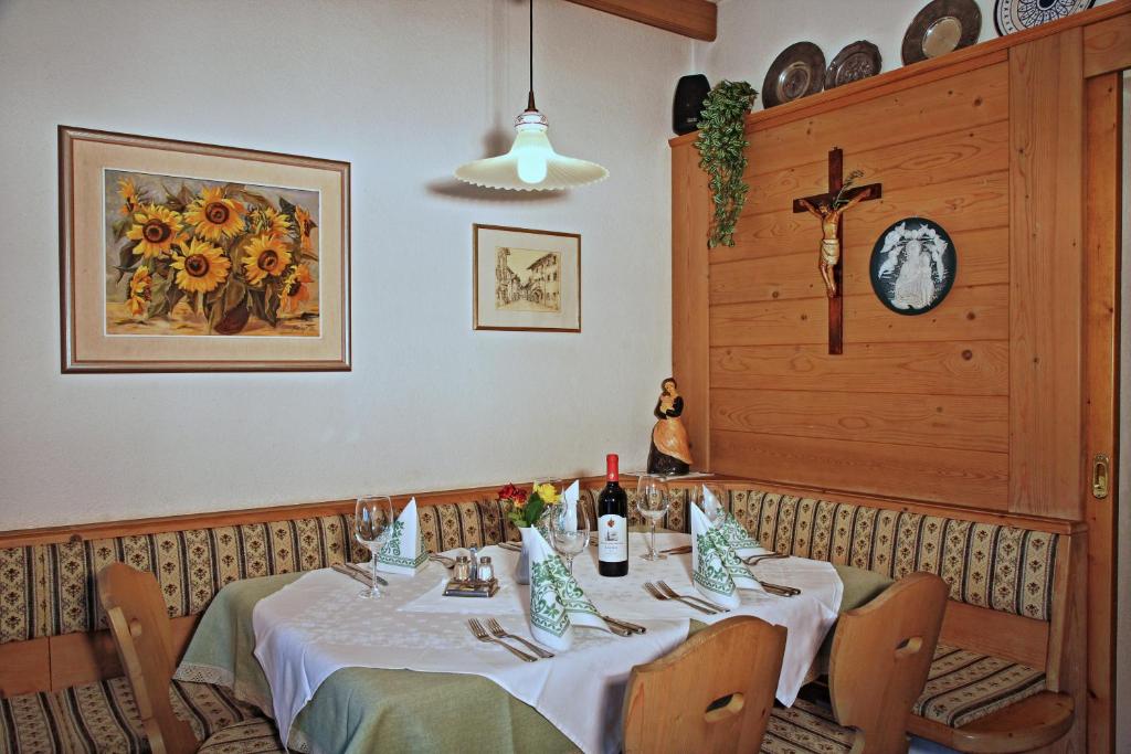 Reštaurácia alebo iné gastronomické zariadenie v ubytovaní Gasthof Bundschen