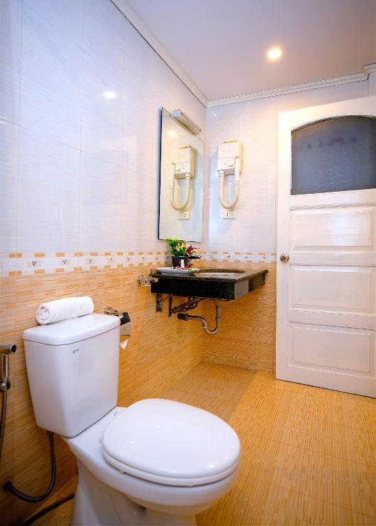 Koupelna v ubytování Royal Hotel Ha noi