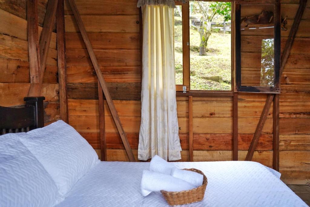 Cama o camas de una habitación en Hospedaje Mirador La Aurora Filandia