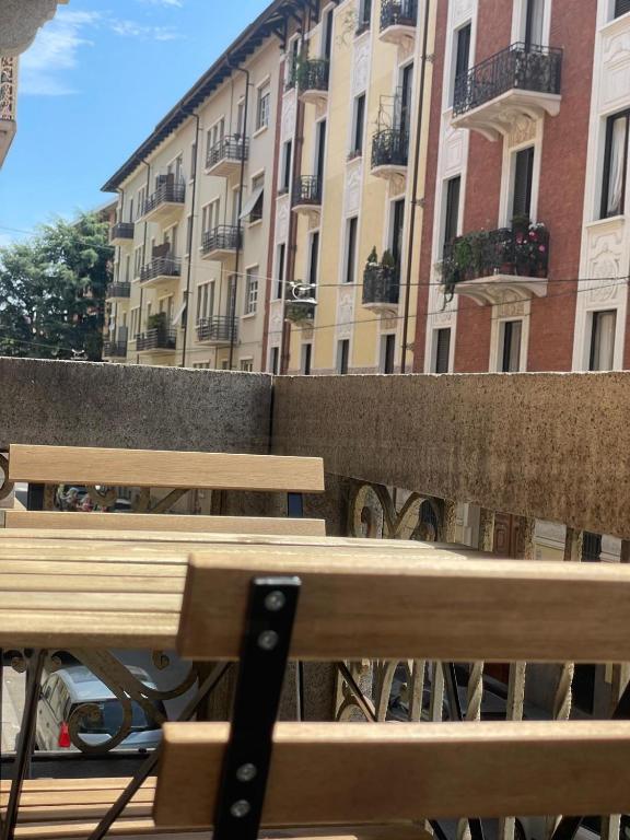 Balkón nebo terasa v ubytování DROOMS 4,0 domotic smart self 24h,7 vicino treni Porta Susa e Centro Storico