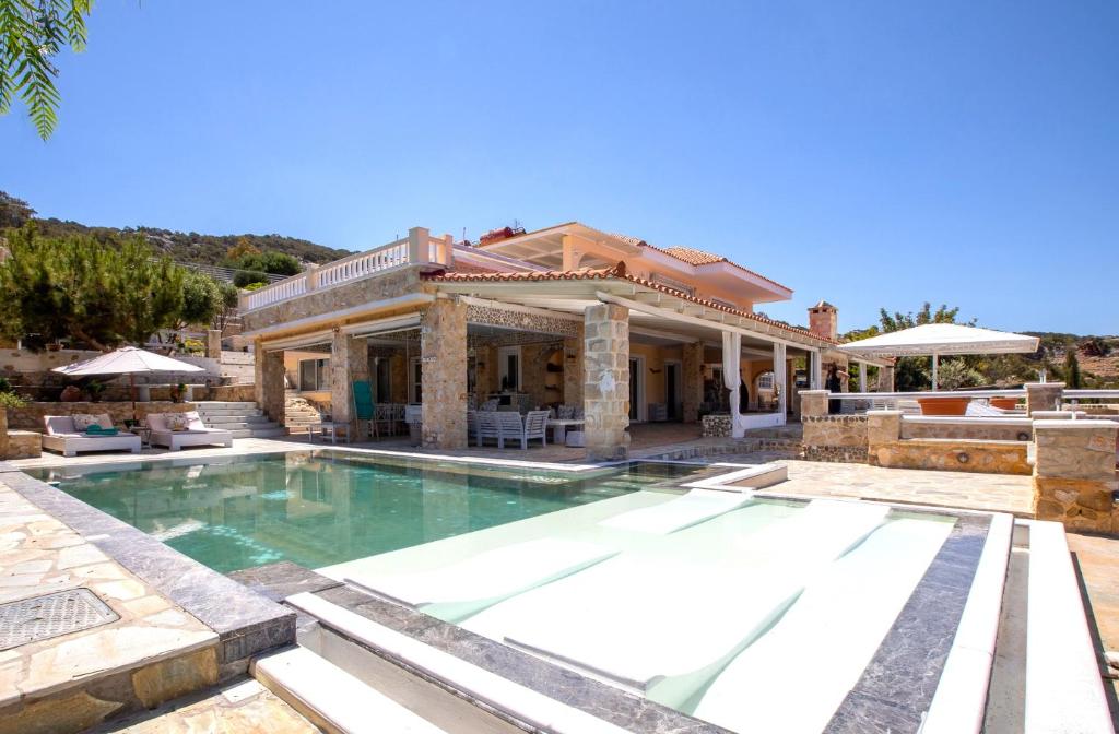 Kolam renang di atau dekat dengan Villa Michel-Angelo BNB Karpathos