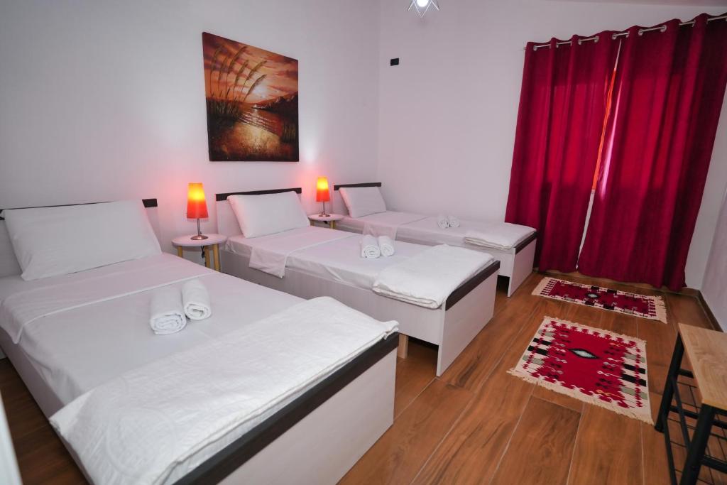 Postel nebo postele na pokoji v ubytování The VIEW Rooms and Terrace