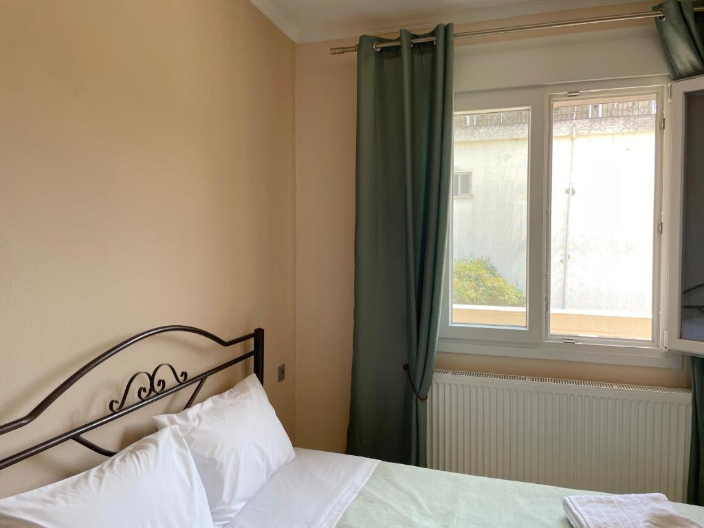 Postel nebo postele na pokoji v ubytování Aristides Guesthouse