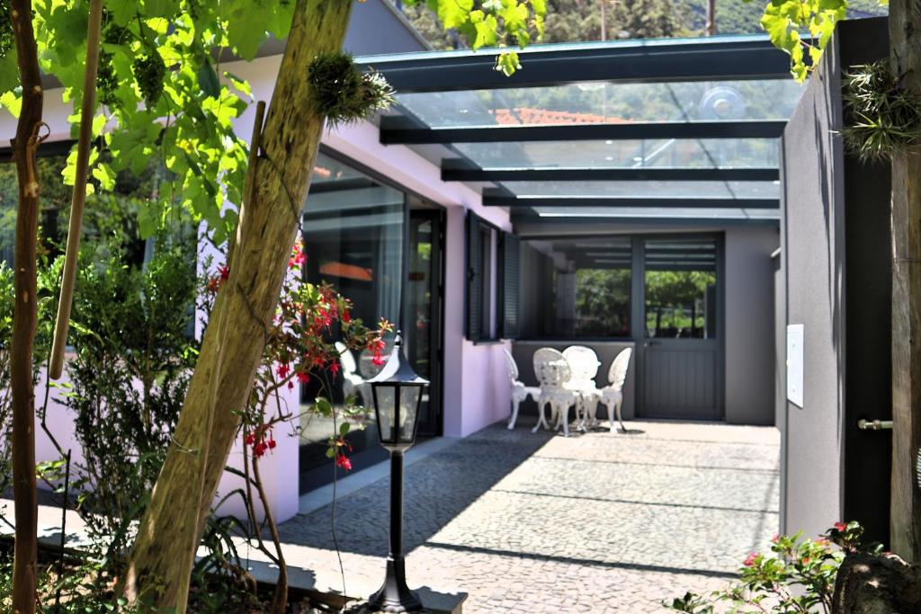 Κήπος έξω από το Marialina, By OP