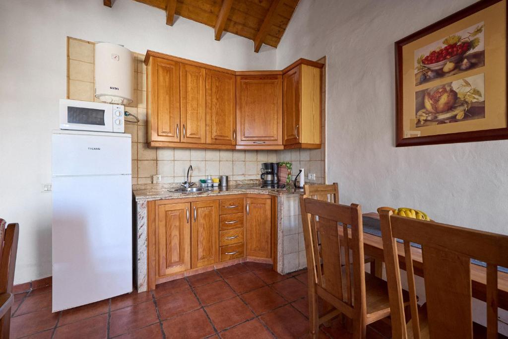Kuchyň nebo kuchyňský kout v ubytování Casas Rurales Los Almendreros