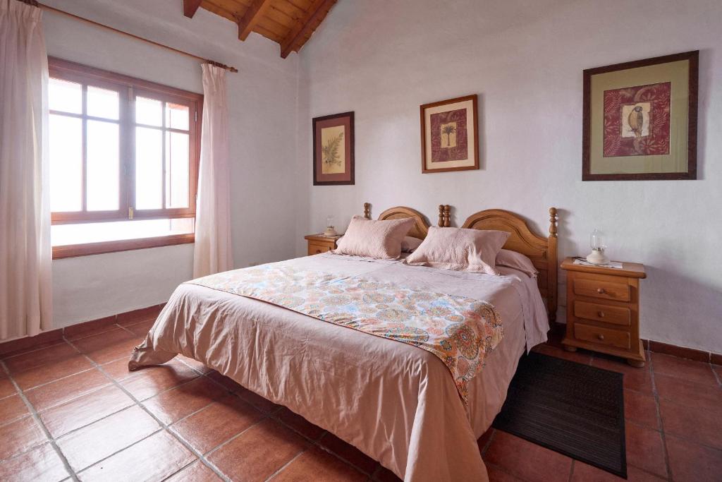 Postel nebo postele na pokoji v ubytování Casas Rurales Los Almendreros