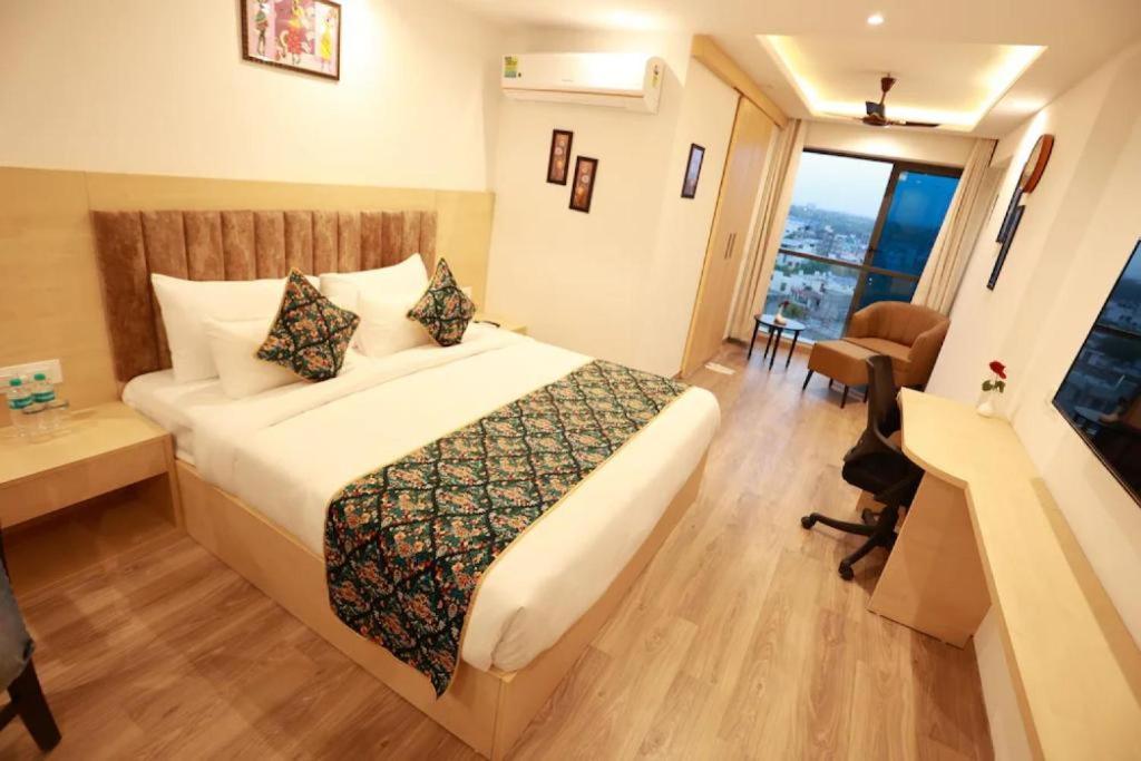 Suitetrails - The Grand anukampa studio appartment
