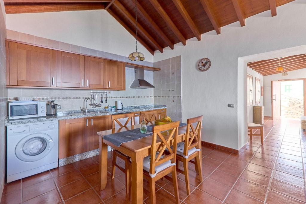 Kuchyňa alebo kuchynka v ubytovaní Casa Rural Los Perales