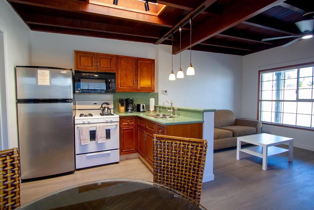 Edgewater Beach Inn - Family Suite