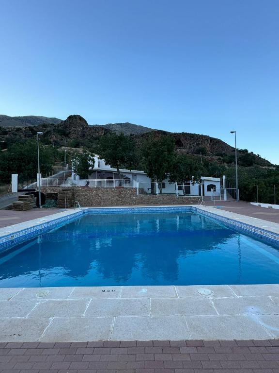Bazén v ubytování Albergue de Lújar nebo v jeho okolí