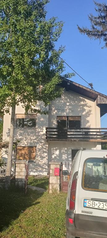 a car parked in front of a house at Apartman Plivsko Jezero Jajce in Jajce