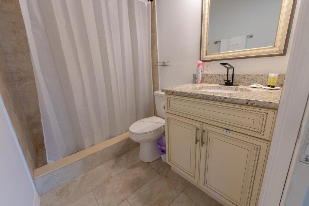 حمام في Prvt 8 guests, pool, Disney, Universal