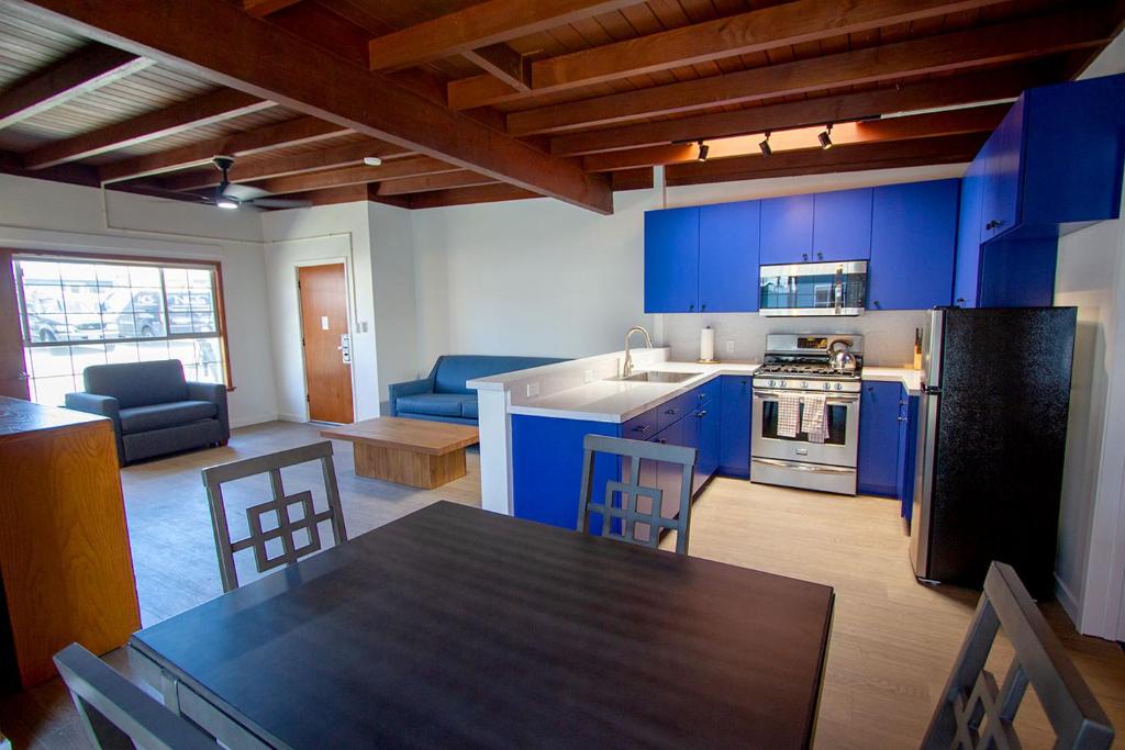 Edgewater Beach Inn - Family Suite