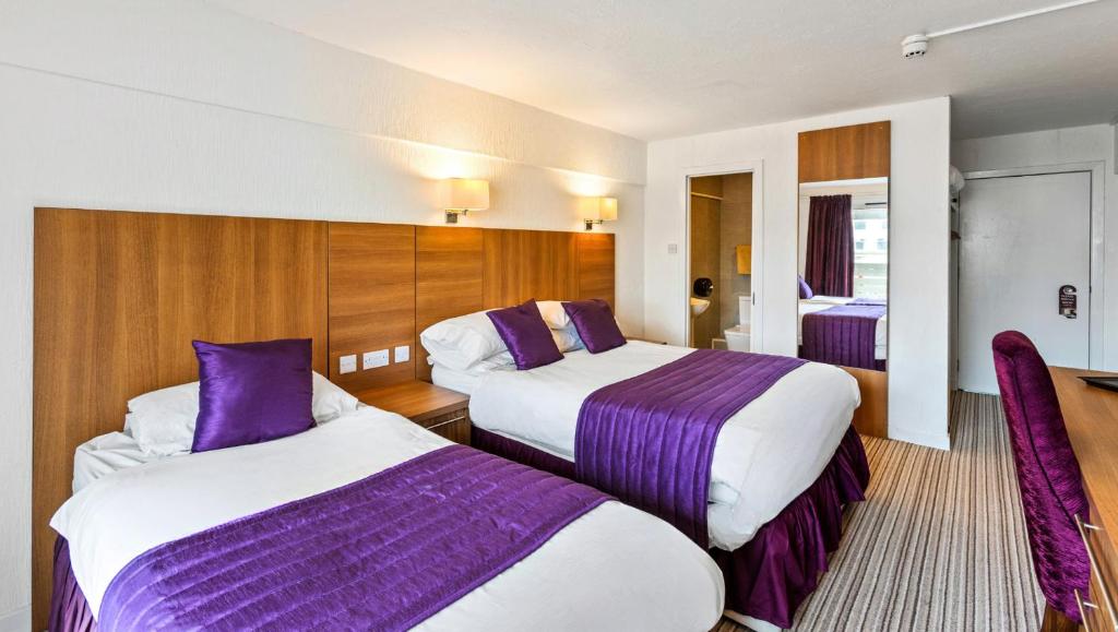 Postel nebo postele na pokoji v ubytování Magnuson Hotel Sandy Lodge Newquay