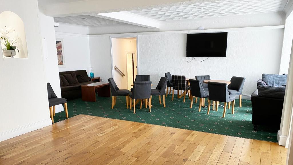 TV a/nebo společenská místnost v ubytování Magnuson Hotel Sandy Lodge Newquay