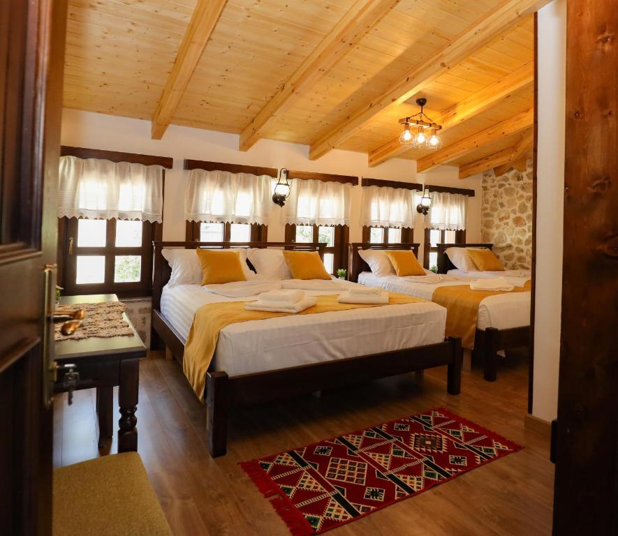 The House of Dollma , Inside Kruja Castle - Salle Familiale De Luxe