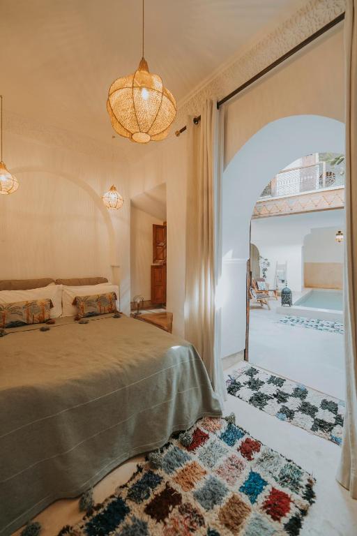 Postel nebo postele na pokoji v ubytování Riad Djebel